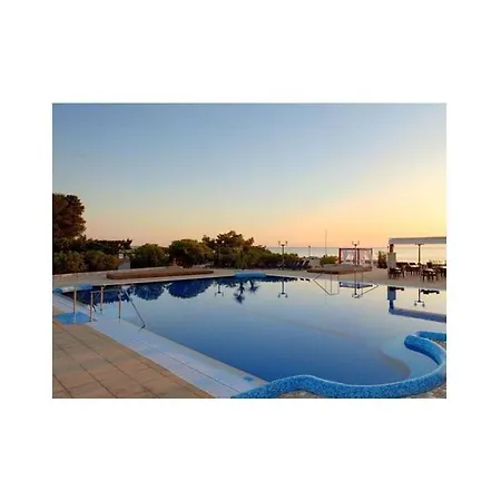 In With Swimming Pool أوماغ