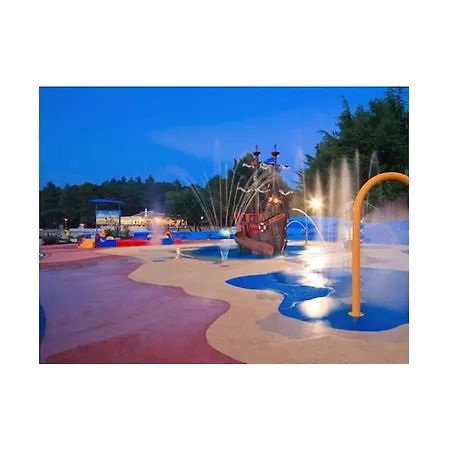In With Swimming Pool بيت للعطل *